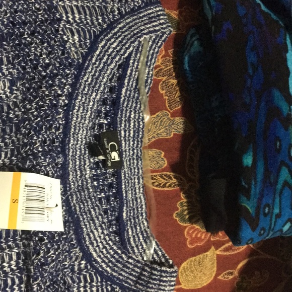 Blue and white sweater, great for spring. - Picture 5 of 6